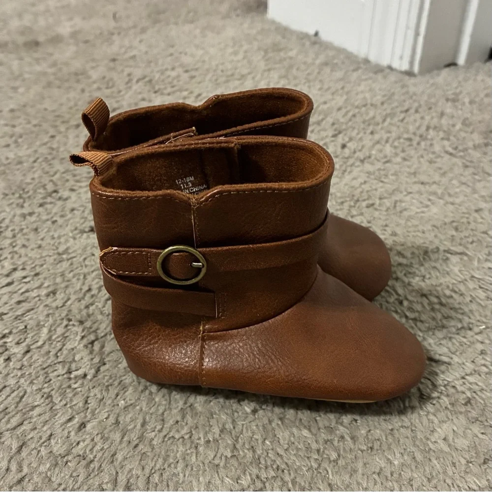 4/$25 Old Navy Cozy Brown Baby Boots with Strap Detail Velcro 12-18 months